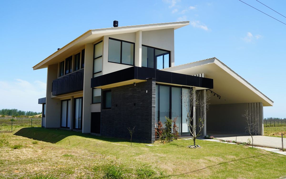 Casa nova e mobiliada à venda no Condomínio Águas do Atlântico, Balneário Rincão